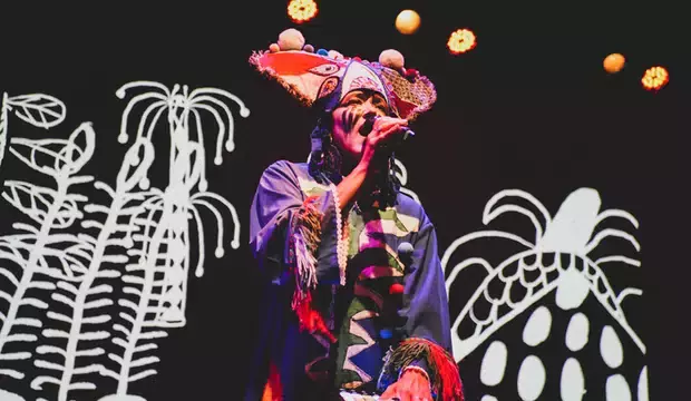Le bal du monde pointu